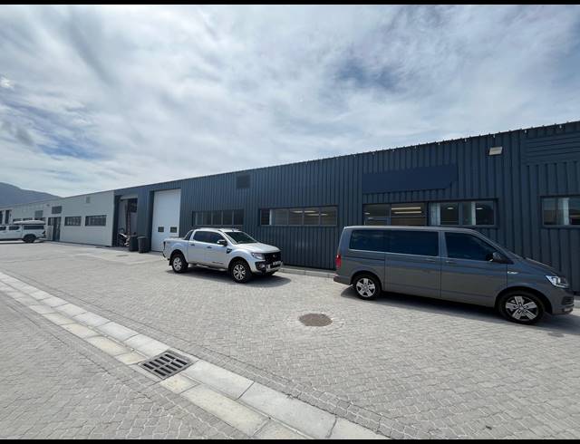 396M² WAREHOUSE TO LET IN TOKAI